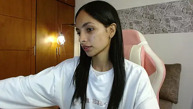 Snapshot of AnnitaSerna_ chatting on October 10, 2025, 3:33 pm AnnitaSerna online show from October 10, 2025, 3:33 pm