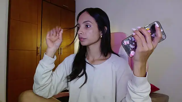 Snapshot of AnnitaSerna_ chatting on November 6, 2025, 1:56 pm AnnitaSerna online show from November 6, 2025, 1:56 pm