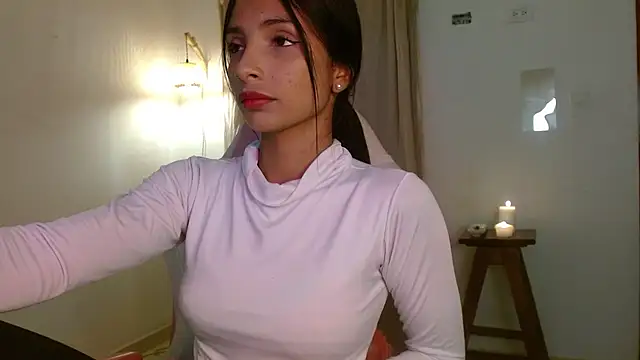 AnnitaSerna  online show from April 8, 2026, 3:50 am