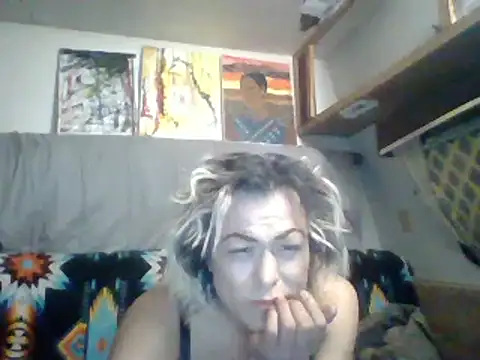 Snapshot of HoneyBdaQueen chatting on January 25, 2025, 6:12 am HoneyBdaQueen online show from January 25, 2025, 6:12 am