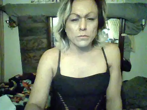 Snapshot of HoneyBdaQueen chatting on February 14, 2025, 8:31 am HoneyBdaQueen online show from February 14, 2025, 8:31 am