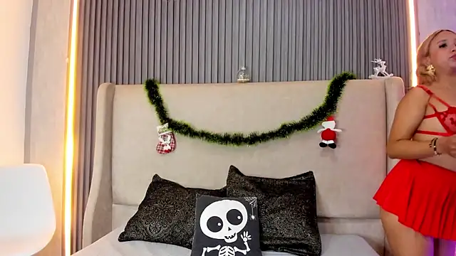 MelanieRoah online show from December 22, 2025, 8:28 pm