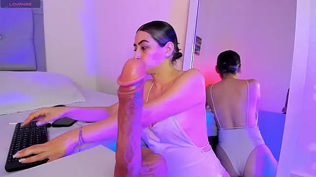 samanthasweeth online show from January 4, 2025, 7:44 pm