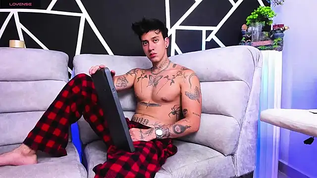 JUSTIN FULLER1 online show from February 27, 2025, 10:42 pm