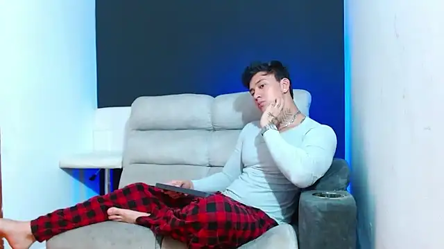 JUSTIN FULLER1 online show from April 10, 2026, 8:02 pm