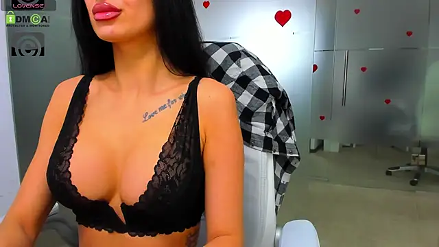 Queenrafaella online show from March 12, 2026, 4:51 am