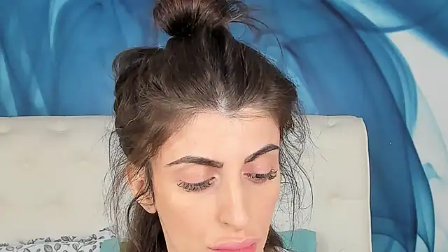 SkinnyDolly online show from October 11, 2025, 2:00 am