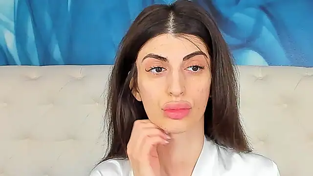 Snapshot of SkinnyDolly chatting on April 18, 2026, 3:10 am SkinnyDolly online show from April 18, 2026, 3:10 am