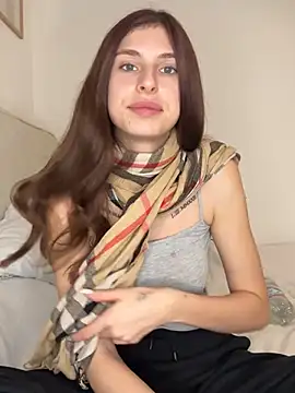 emma05 online show from January 23, 2025, 7:18 pm