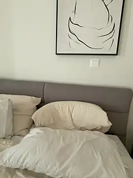 emma05 online show from April 3, 2026, 6:11 am