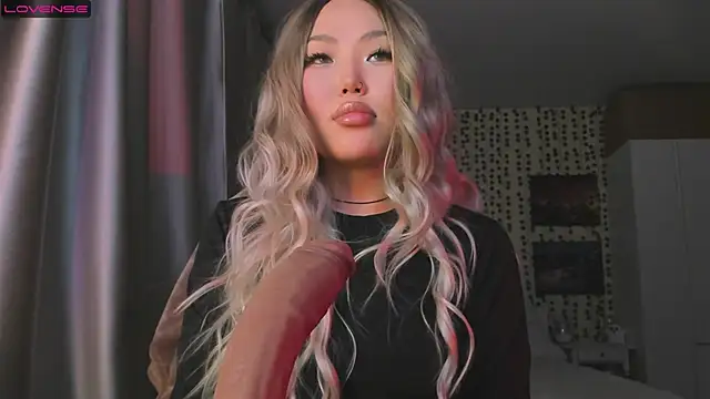 Snapshot of uko_sa chatting on December 2, 2025, 3:29 pm uko sa online show from December 2, 2025, 3:29 pm