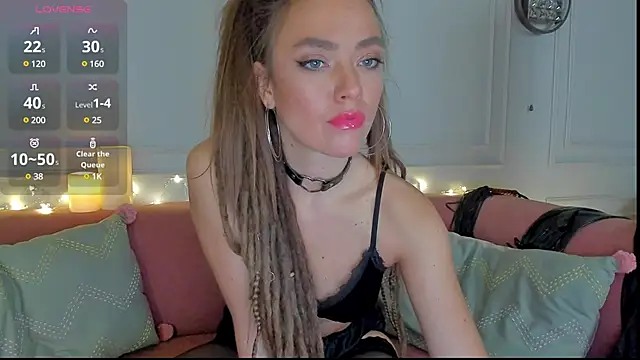 KellyFouler online show from December 6, 2024, 12:38 pm