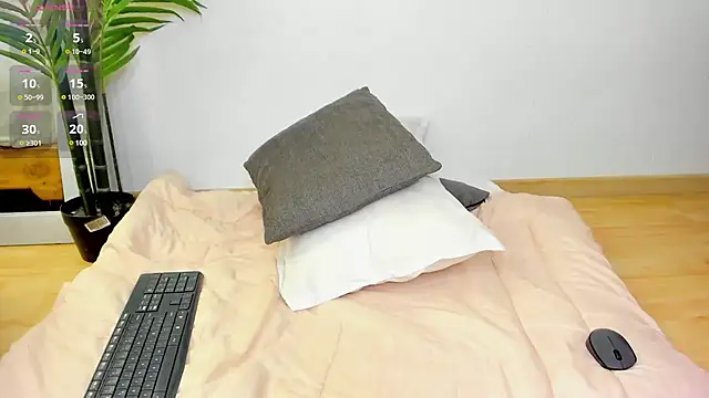 Abril Storm online show from February 18, 2025, 12:04 am