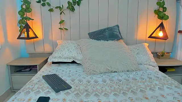 JulianaWaldo online show from December 24, 2024, 1:28 pm