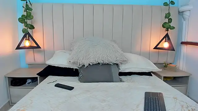 JulianaWaldo online show from February 11, 2025, 1:09 pm