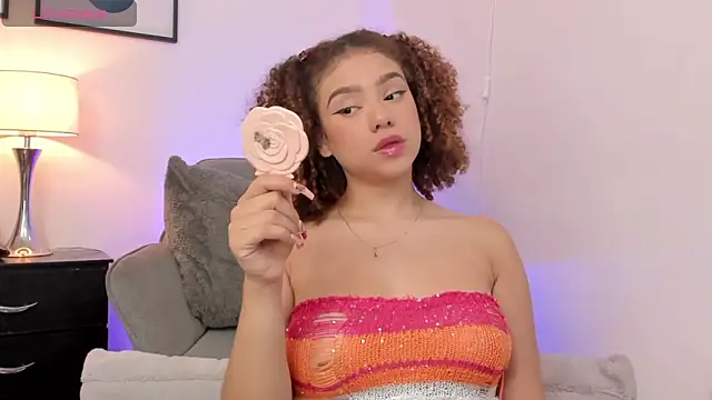 JulianaWaldo online show from October 7, 2025, 2:36 pm