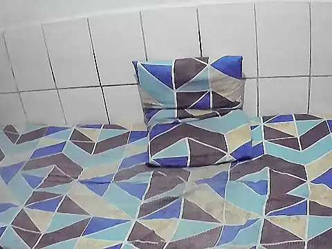 pierdona online show from October 12, 2025, 1:43 pm