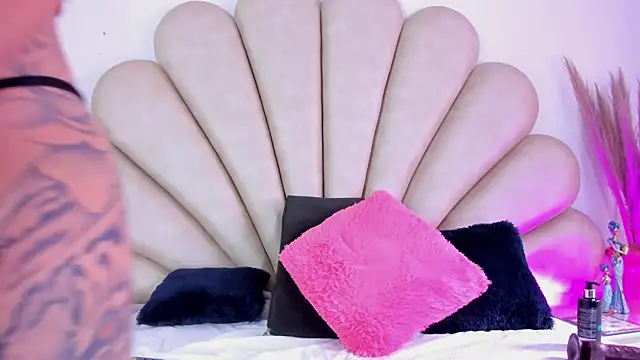 Anna  Spencer online show from October 12, 2025, 2:05 pm