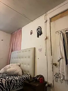 kittyprettybby online show from November 12, 2025, 1:44 pm