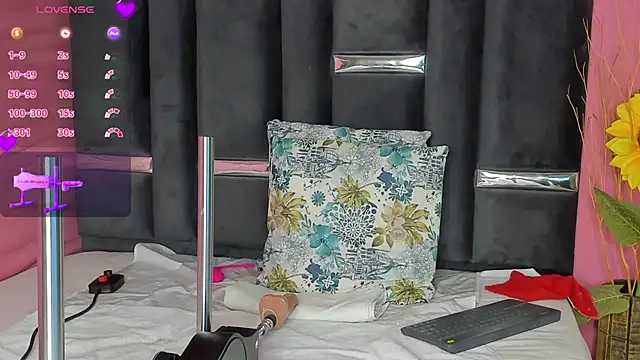 kinky polar online show from February 7, 2025, 1:58 am