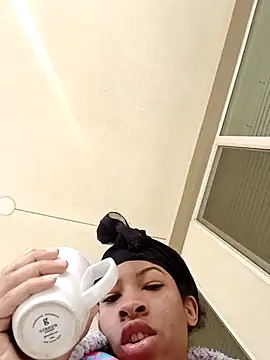 Snapshot of lightskinnbrazzy chatting on December 26, 2024, 6:12 pm lightskinnbrazzy online show from December 26, 2024, 6:12 pm