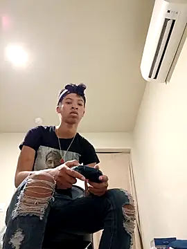 Snapshot of lightskinnbrazzy chatting on February 11, 2025, 7:54 am lightskinnbrazzy online show from February 11, 2025, 7:54 am