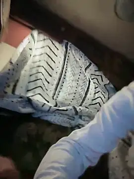 Snapshot of devinshd chatting on December 22, 2025, 12:40 am devinshd online show from December 22, 2025, 12:40 am