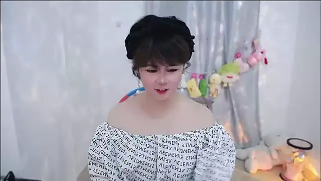 Snapshot of Fan_ting chatting on October 13, 2025, 10:48 am Fan ting online show from October 13, 2025, 10:48 am