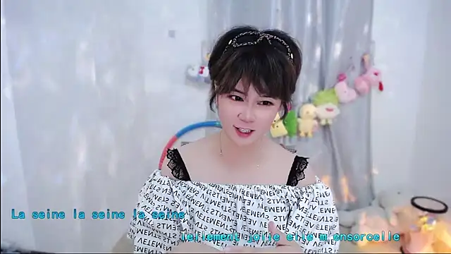 Snapshot of Fan_ting chatting on October 21, 2025, 2:40 pm Fan ting online show from October 21, 2025, 2:40 pm