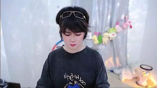 Snapshot of Fan_ting chatting on November 1, 2025, 2:30 pm Fan ting online show from November 1, 2025, 2:30 pm