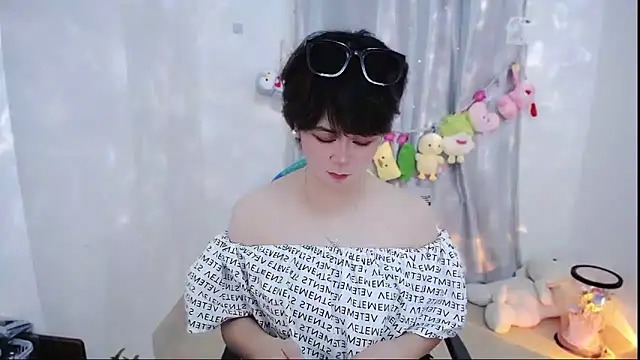 Snapshot of Fan_ting chatting on November 6, 2025, 2:23 am Fan ting online show from November 6, 2025, 2:23 am