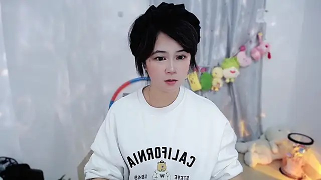 Snapshot of Fan_ting chatting on November 22, 2025, 12:04 pm Fan ting online show from November 22, 2025, 12:04 pm