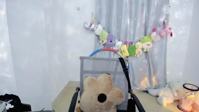 Snapshot of Fan_ting chatting on December 4, 2025, 2:43 am Fan ting online show from December 4, 2025, 2:43 am