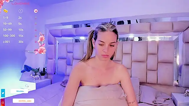 Snapshot of Niicoleta chatting on February 3, 2025, 10:54 pm Niicoleta online show from February 3, 2025, 10:54 pm