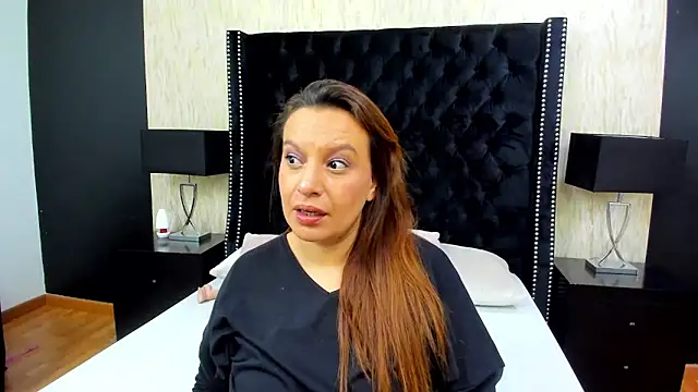 Snapshot of RoxieJackson chatting on January 7, 2025, 11:48 am RoxieJackson online show from January 7, 2025, 11:48 am