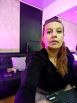 Snapshot of RoxieJackson chatting on October 8, 2025, 12:03 pm RoxieJackson online show from October 8, 2025, 12:03 pm