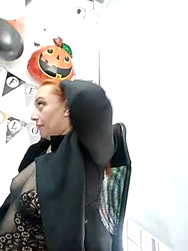 Snapshot of RoxieJackson chatting on October 21, 2025, 1:01 pm RoxieJackson online show from October 21, 2025, 1:01 pm