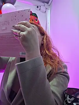 Snapshot of RoxieJackson chatting on October 23, 2025, 11:42 am RoxieJackson online show from October 23, 2025, 11:42 am