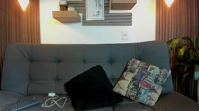 Layla 707 online show from October 10, 2025, 10:20 pm