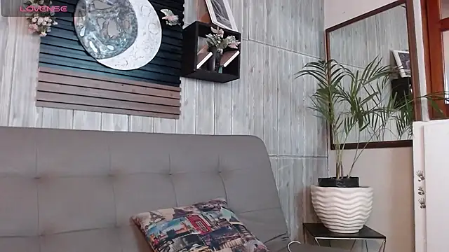 Layla 707 online show from November 29, 2025, 10:13 pm