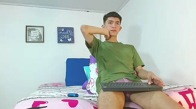 Noah tyler  online show from December 20, 2024, 11:05 pm