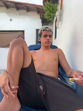 Leo bunny hot online show from February 1, 2026, 8:18 pm