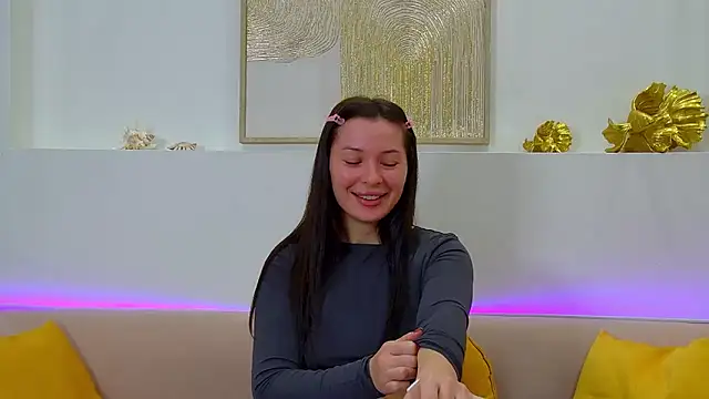 AlexandraBloom online show from February 10, 2026, 6:34 pm