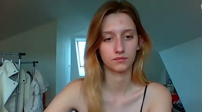 Snapshot of LUNA_delight chatting on December 4, 2024, 10:46 am LUNA delight online show from December 4, 2024, 10:46 am