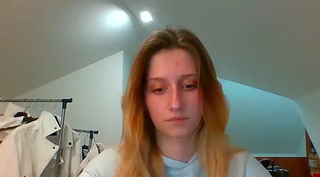 Snapshot of LUNA_delight chatting on December 6, 2024, 2:49 pm LUNA delight online show from December 6, 2024, 2:49 pm