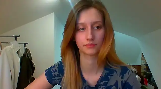 Snapshot of LUNA_delight chatting on February 17, 2025, 4:04 pm LUNA delight online show from February 17, 2025, 4:04 pm