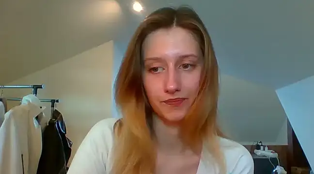 Snapshot of LUNA_delight chatting on February 19, 2025, 8:01 am LUNA delight online show from February 19, 2025, 8:01 am