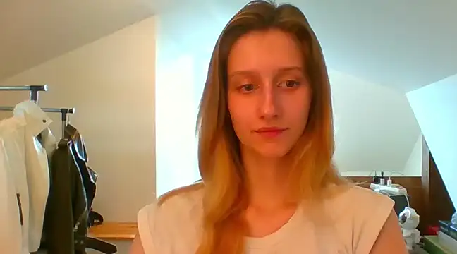 Snapshot of LUNA_delight chatting on February 21, 2025, 10:50 am LUNA delight online show from February 21, 2025, 10:50 am