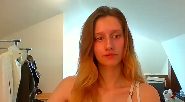 Snapshot of LUNA_delight chatting on February 25, 2025, 10:47 am LUNA delight online show from February 25, 2025, 10:47 am