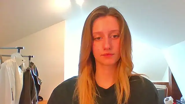 Snapshot of LUNA_delight chatting on February 26, 2025, 10:47 am LUNA delight online show from February 26, 2025, 10:47 am